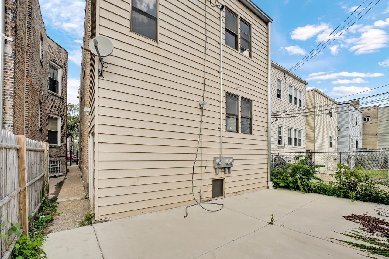 4339 W Monroe Street, Chicago, IL 60624