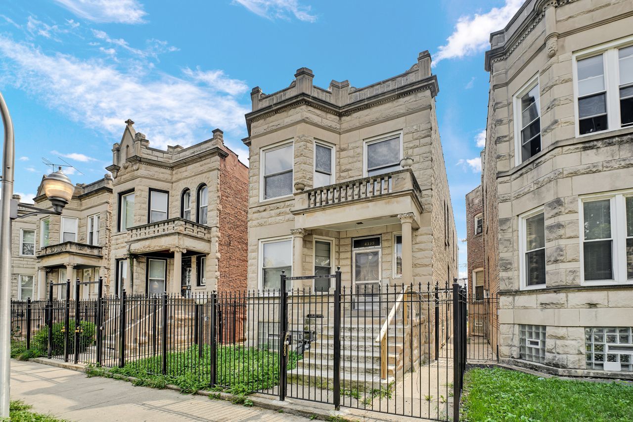 4339 W Monroe Street, Chicago, IL 60624