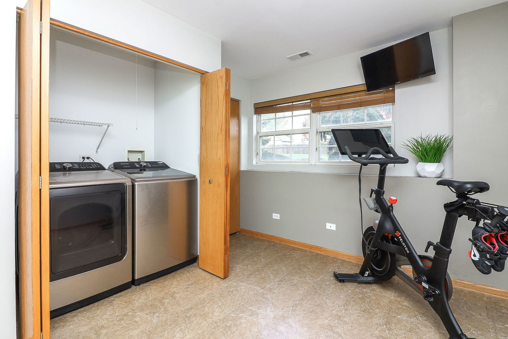 1914 S Austrian Pine Street, Lockport, IL 60441