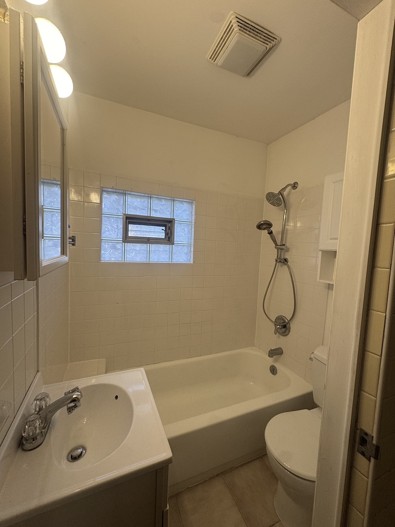 198 W Burlington Street, Riverside, IL 60546