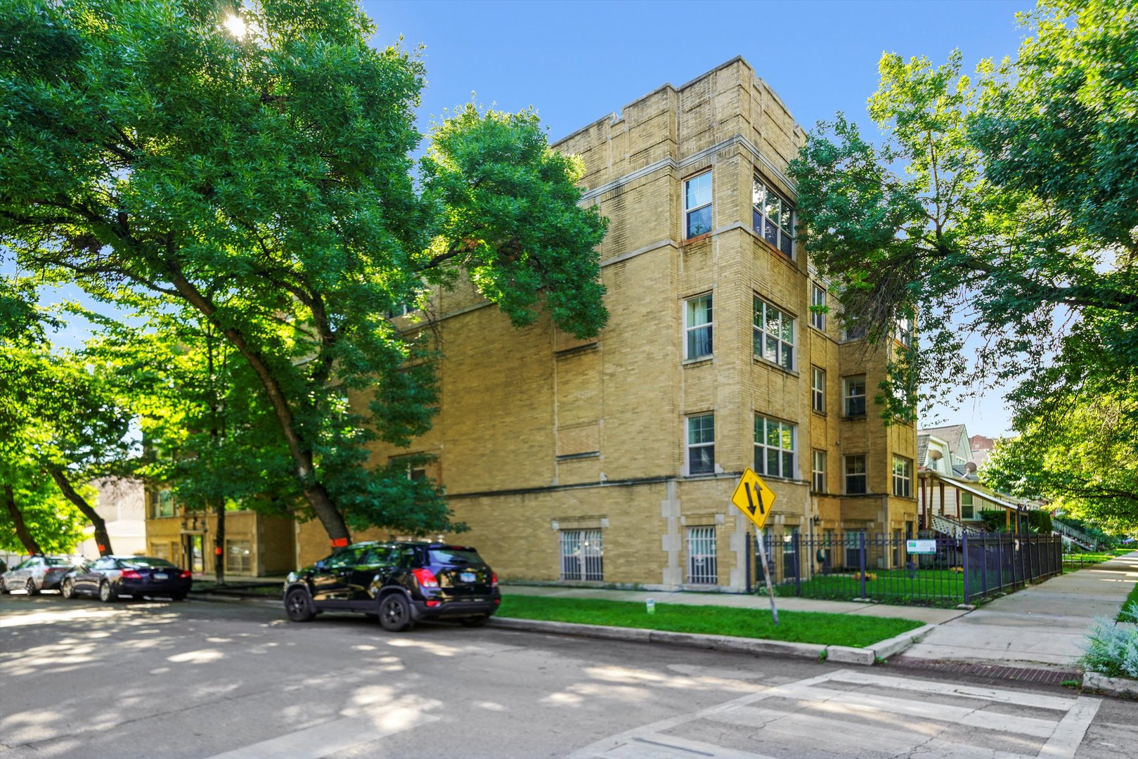 3551 W Belle Plaine Avenue #2, Chicago, IL 60618