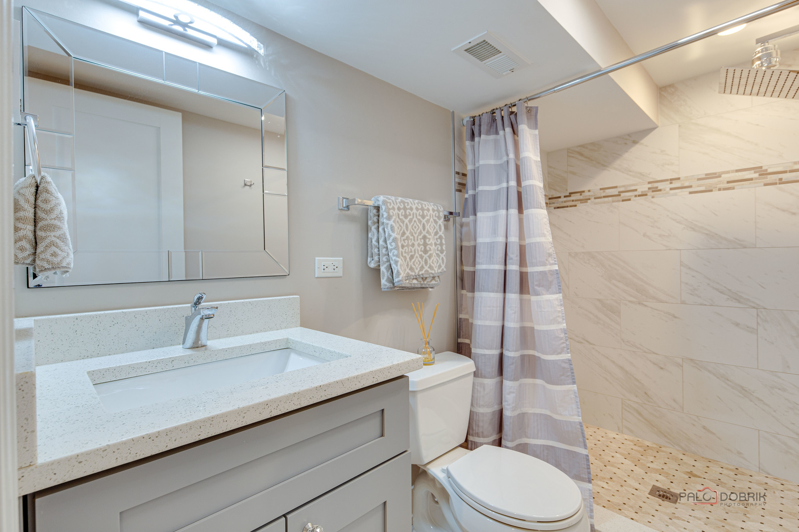 8548 Lockwood Avenue, Burbank, IL 60459