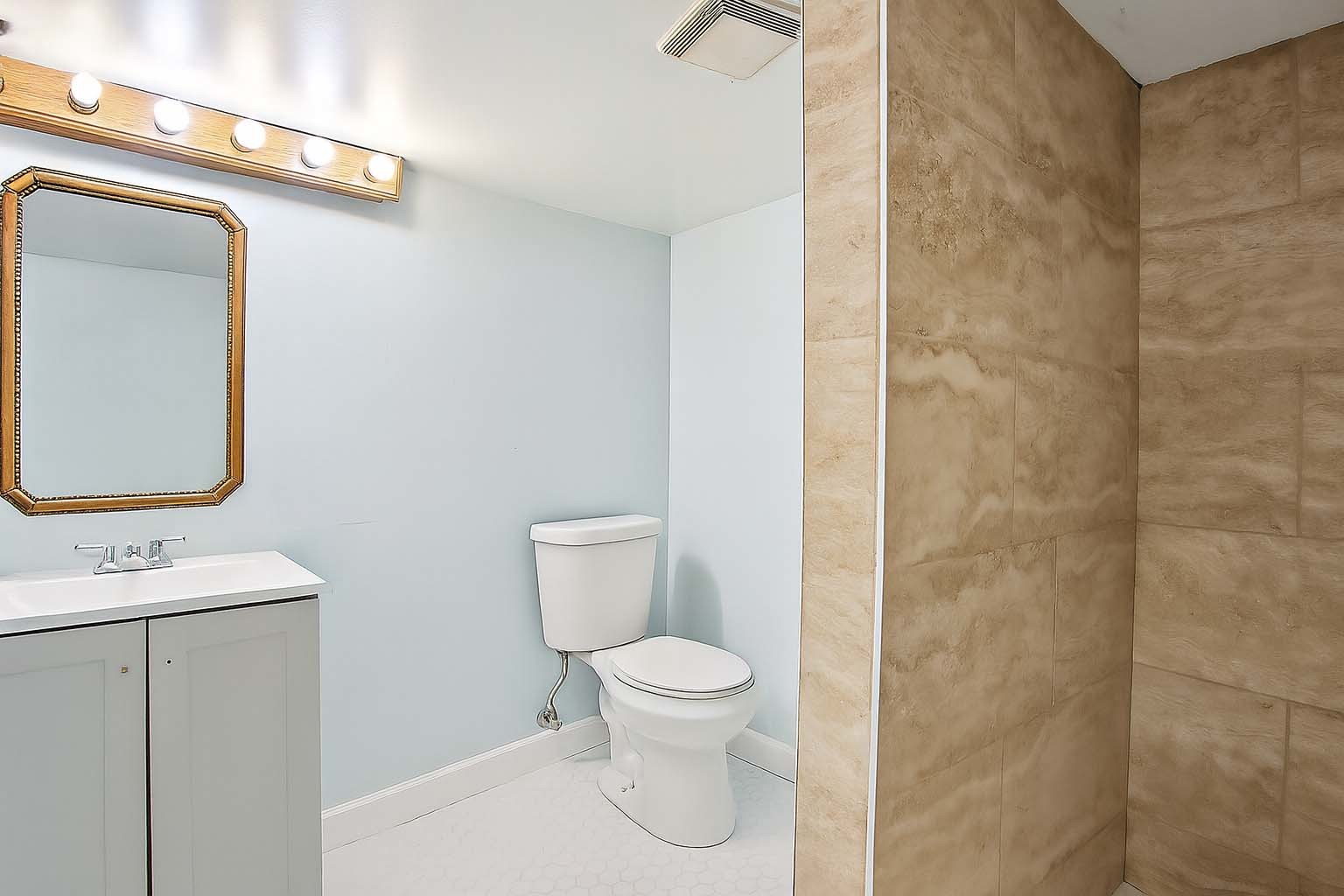 722 W Keith Avenue, Waukegan, IL 60085