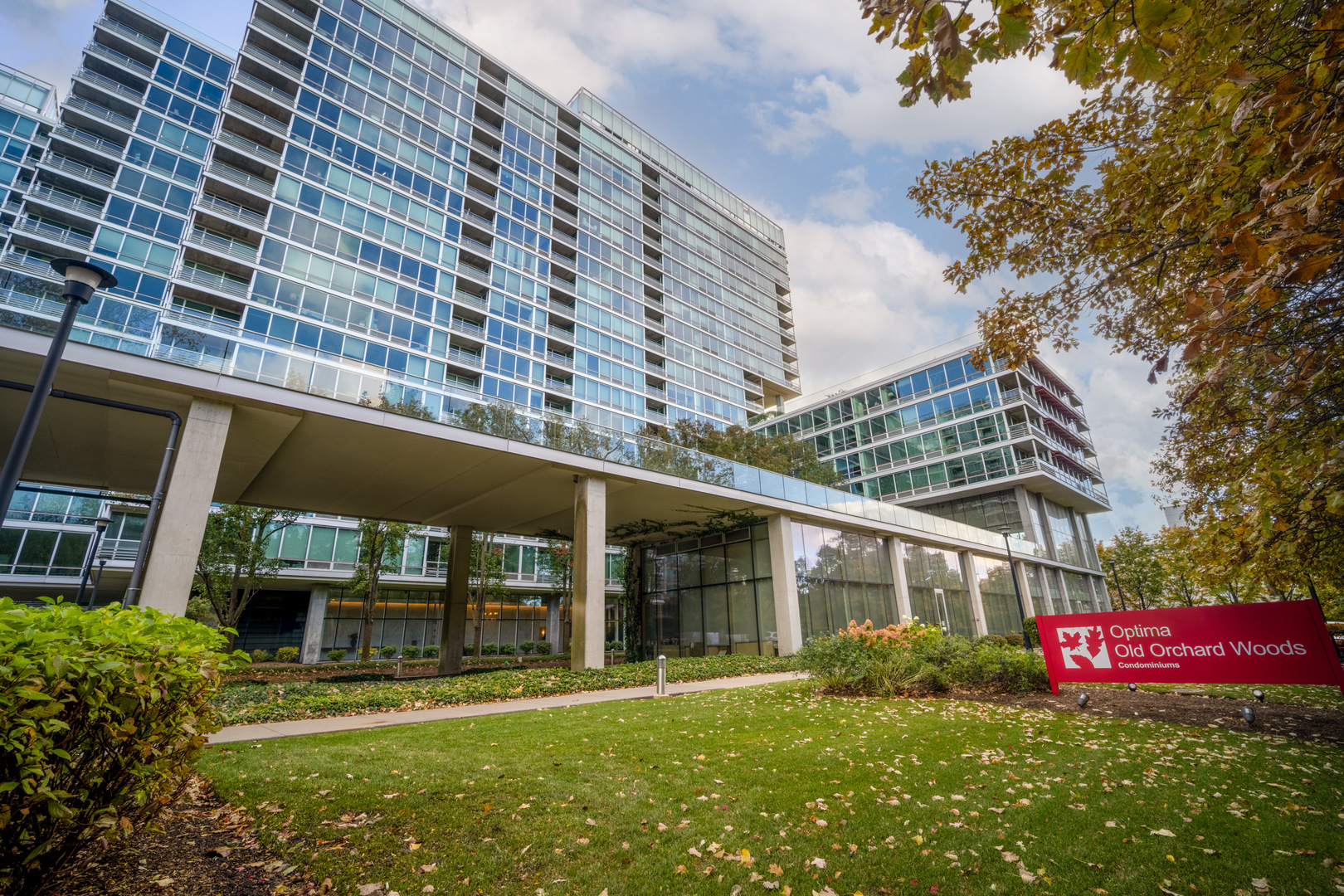 9655 WOODS Drive #1304, Skokie, IL 60077