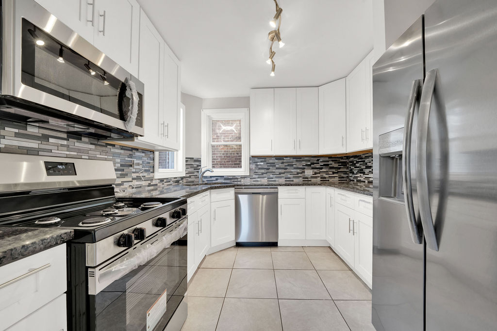 8033 S Campbell Avenue, Chicago, IL 60652