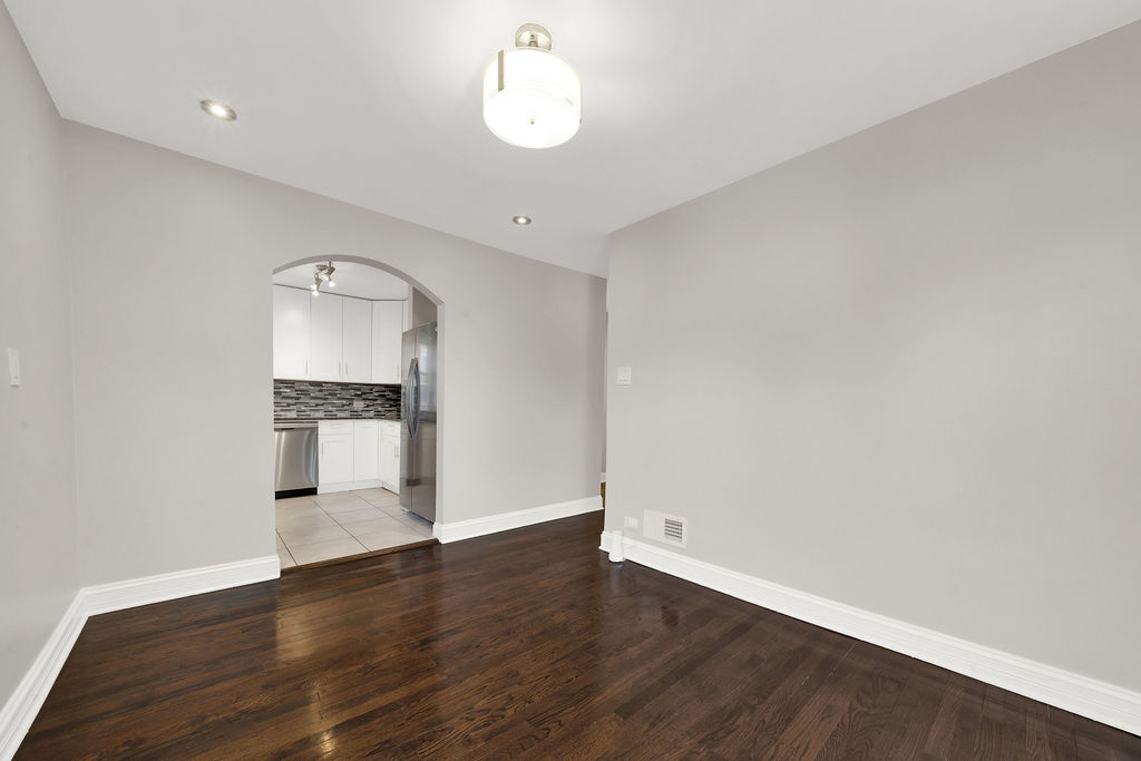 8033 S Campbell Avenue, Chicago, IL 60652