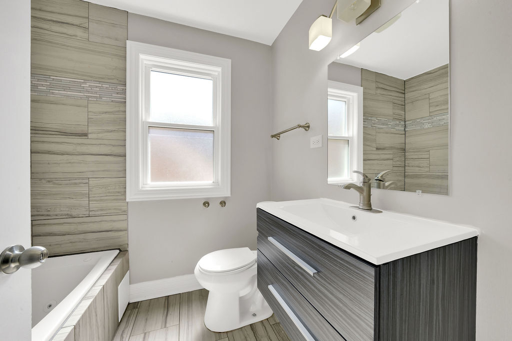 8033 S Campbell Avenue, Chicago, IL 60652