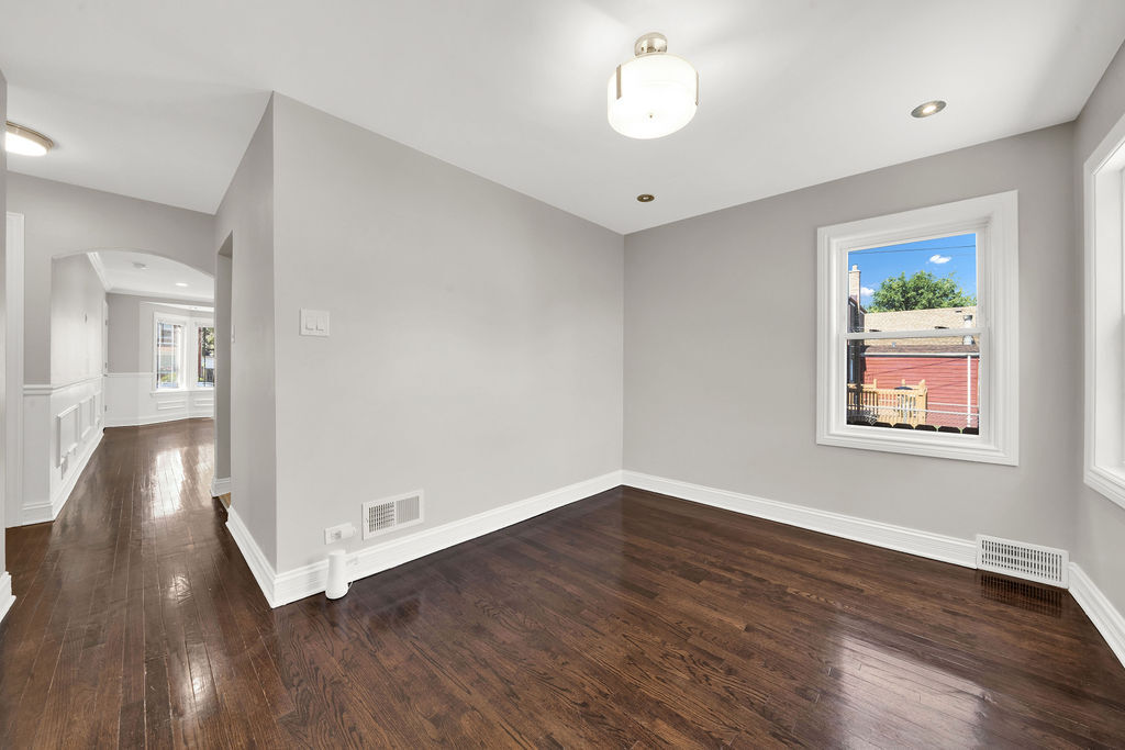 8033 S Campbell Avenue, Chicago, IL 60652