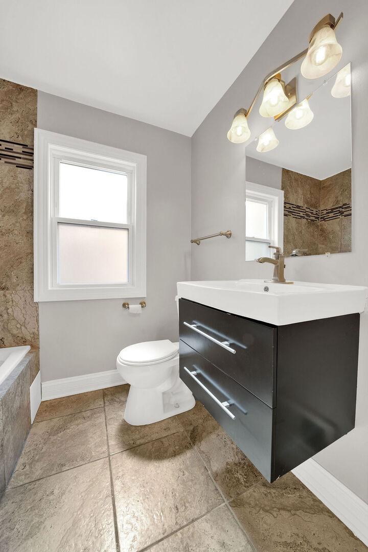 8033 S Campbell Avenue, Chicago, IL 60652