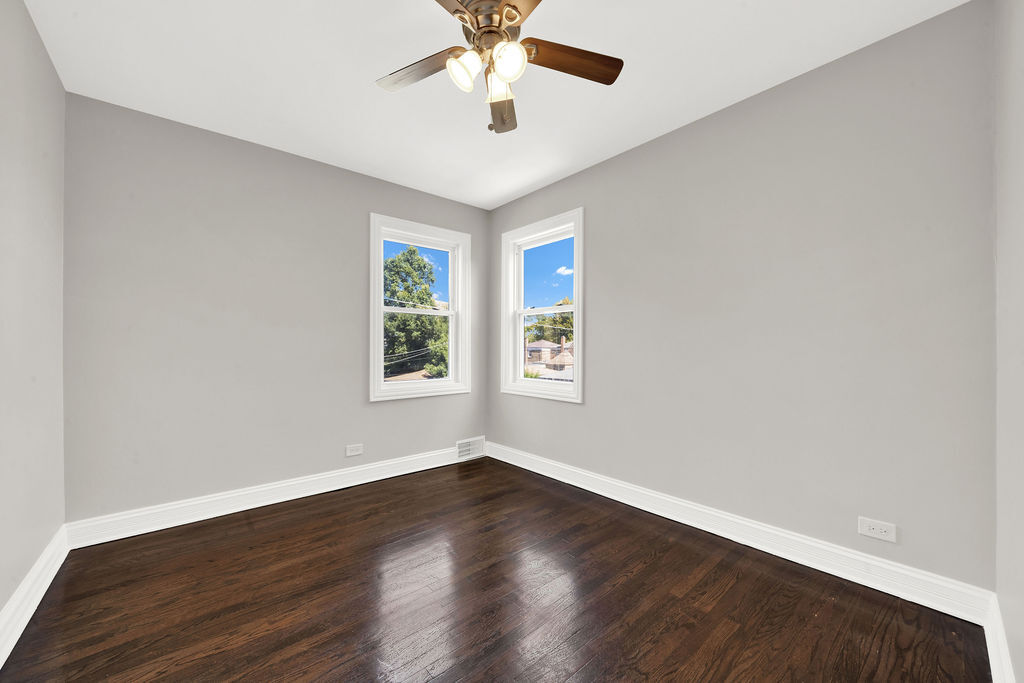 8033 S Campbell Avenue, Chicago, IL 60652