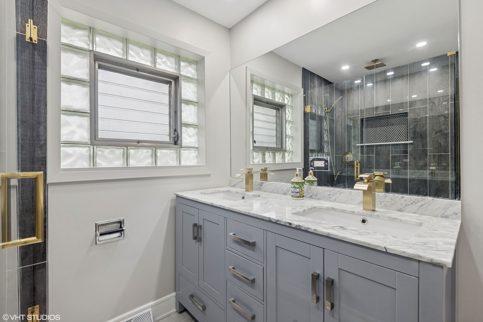 932 60th Place, Downers Grove, IL 60516