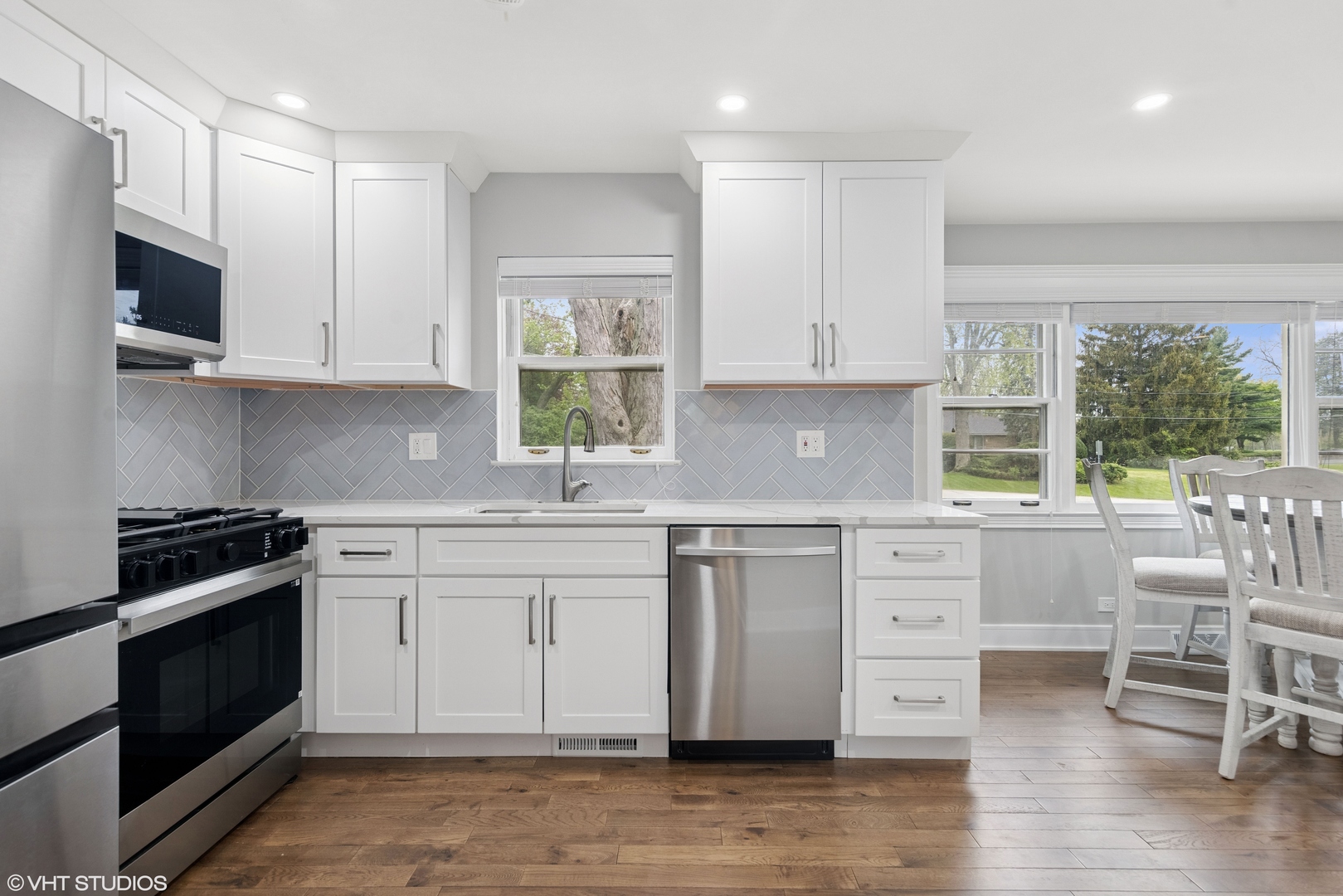 932 60th Place, Downers Grove, IL 60516