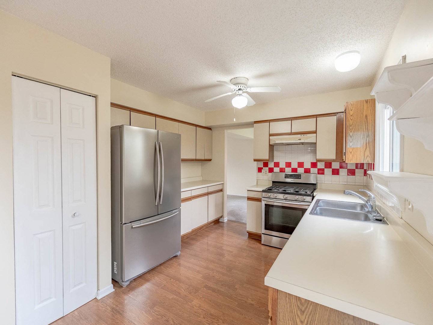 4 Candlewood Court, Cary, IL 60013