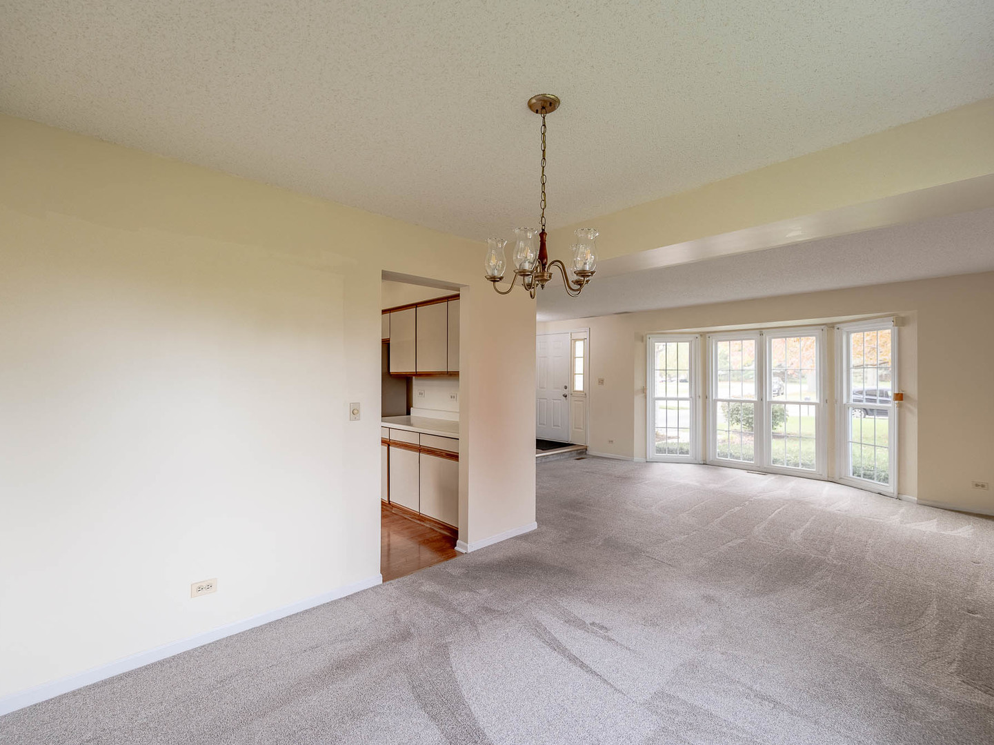 4 Candlewood Court, Cary, IL 60013