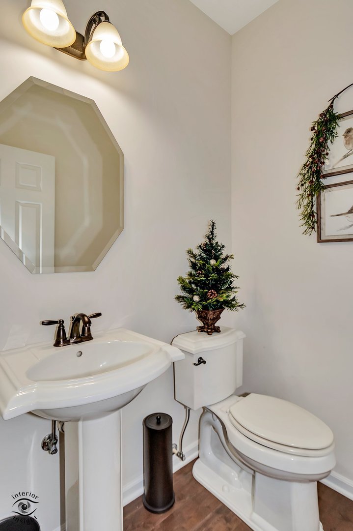 268 Bennett Drive, Carol Stream, IL 60188