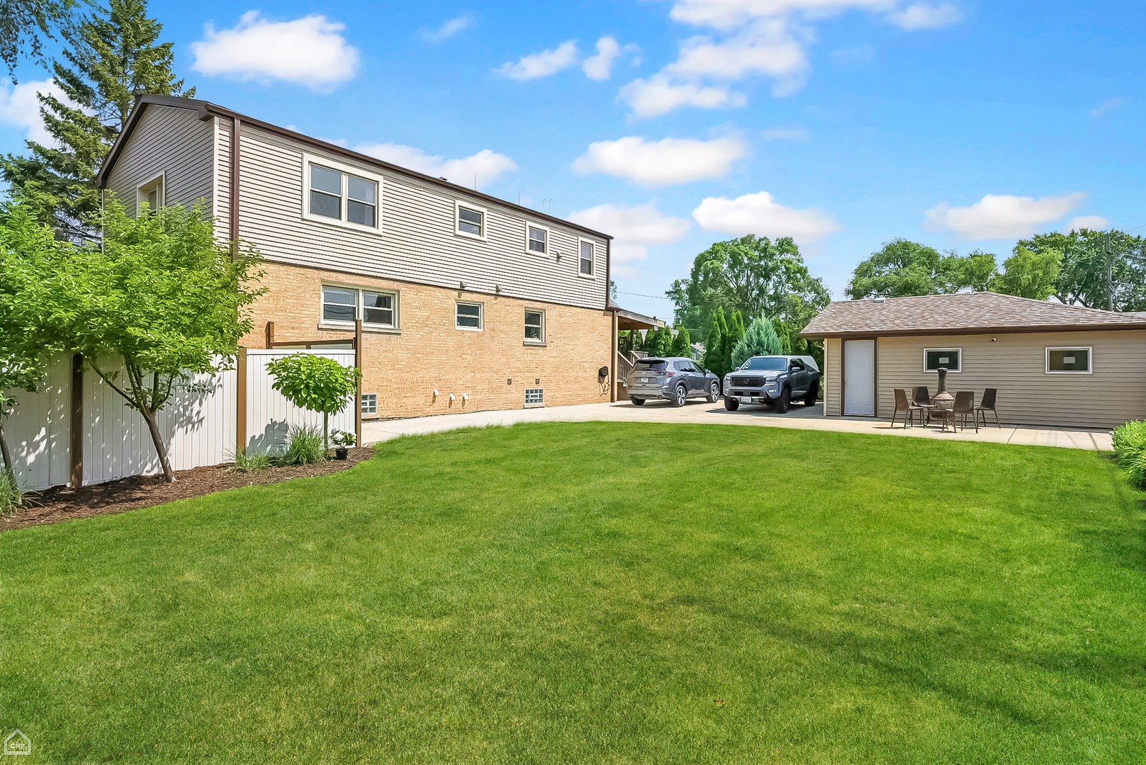 7515 W Roscoe Street, Chicago, IL 60634