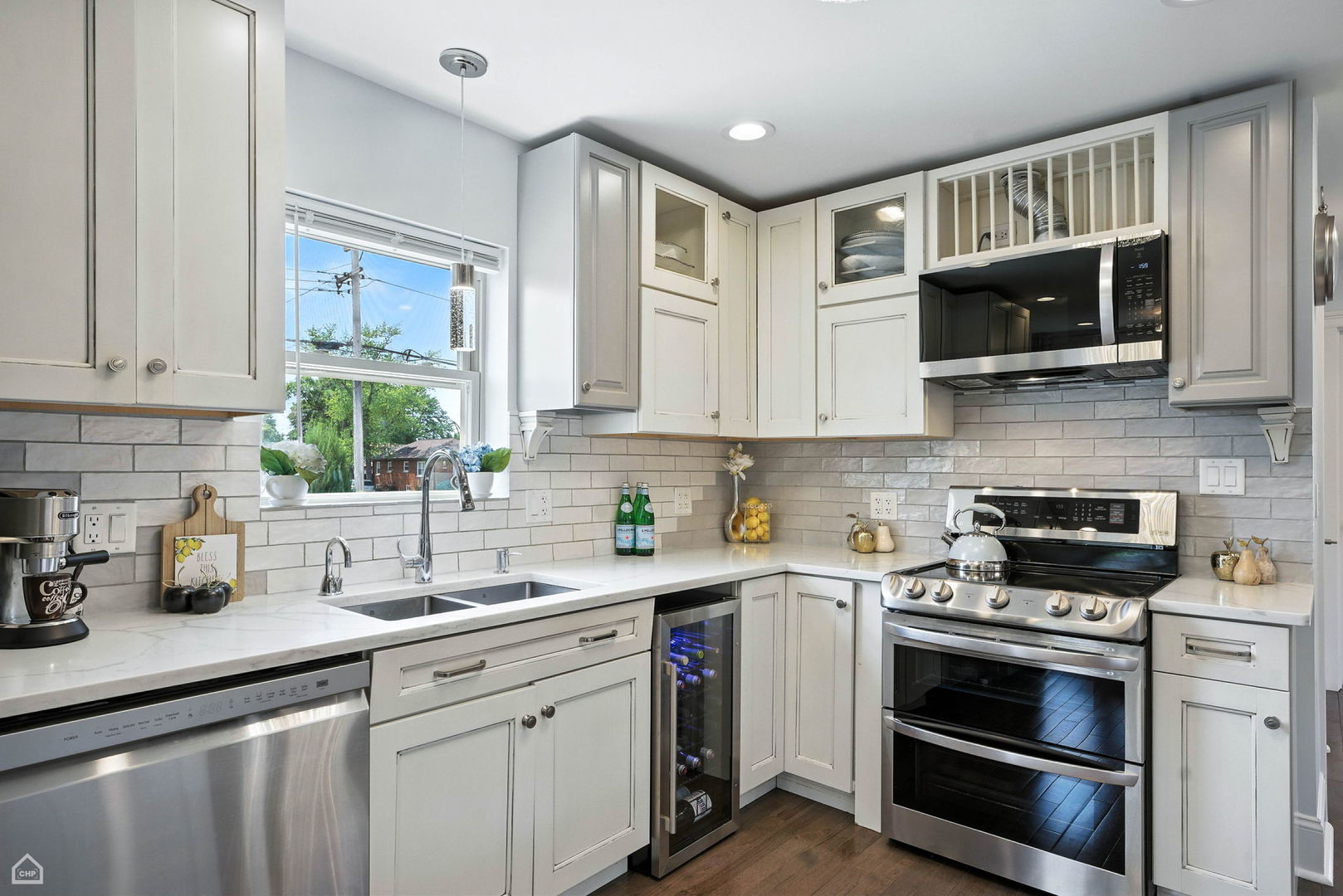 7515 W Roscoe Street, Chicago, IL 60634