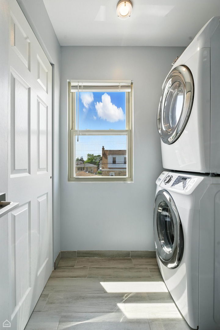 7515 W Roscoe Street, Chicago, IL 60634