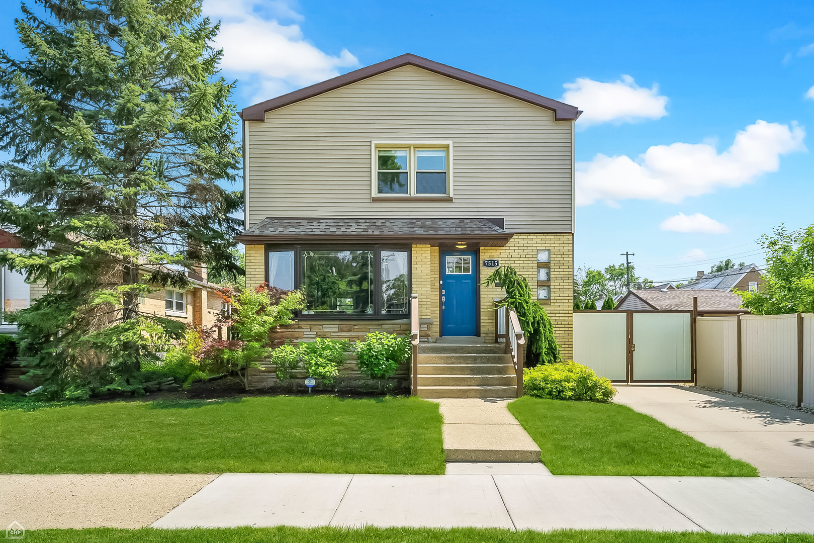 7515 W Roscoe Street, Chicago, IL 60634