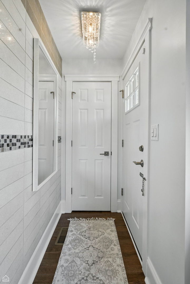 7515 W Roscoe Street, Chicago, IL 60634