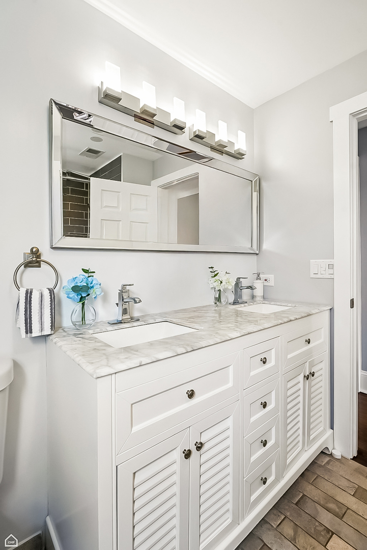 7515 W Roscoe Street, Chicago, IL 60634