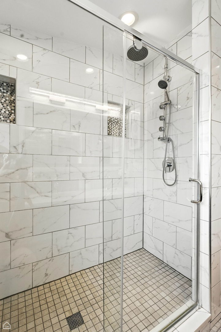 7515 W Roscoe Street, Chicago, IL 60634