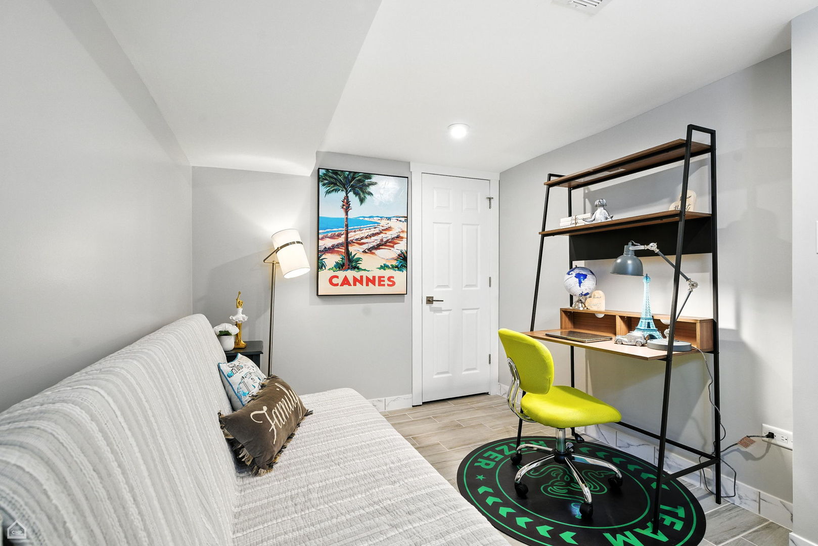 7515 W Roscoe Street, Chicago, IL 60634