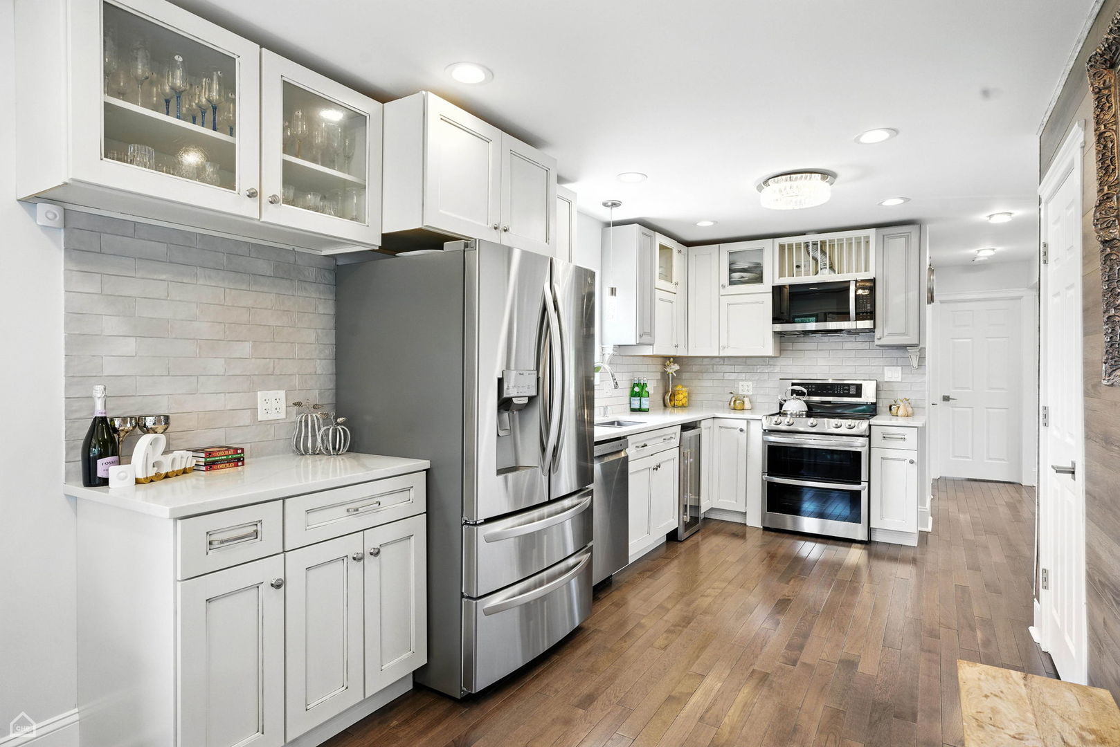 7515 W Roscoe Street, Chicago, IL 60634