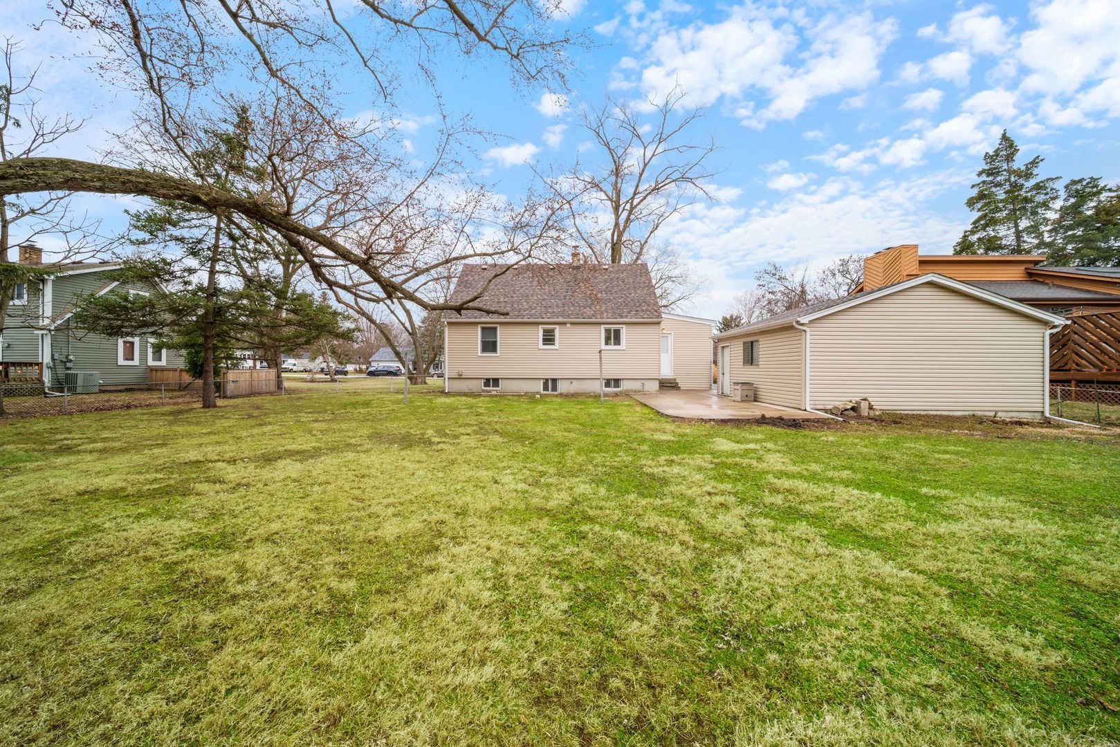28w686 Townline Road, Warrenville, IL 60555