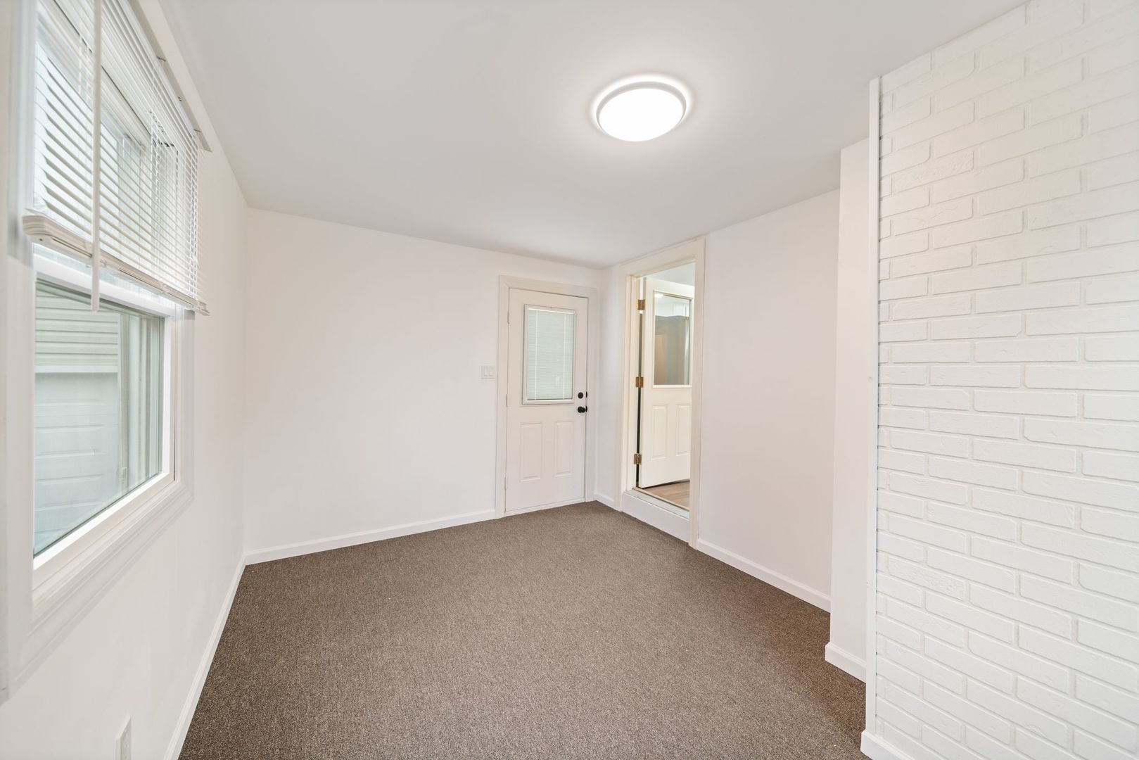 28w686 Townline Road, Warrenville, IL 60555