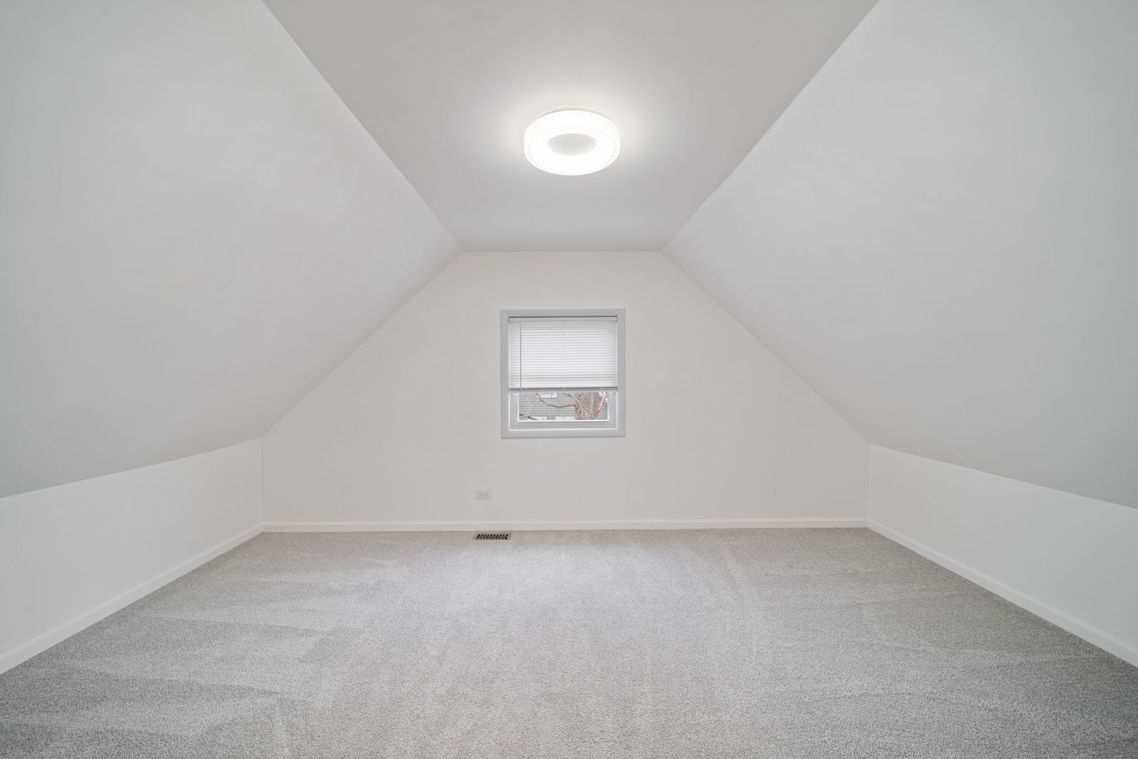 28w686 Townline Road, Warrenville, IL 60555