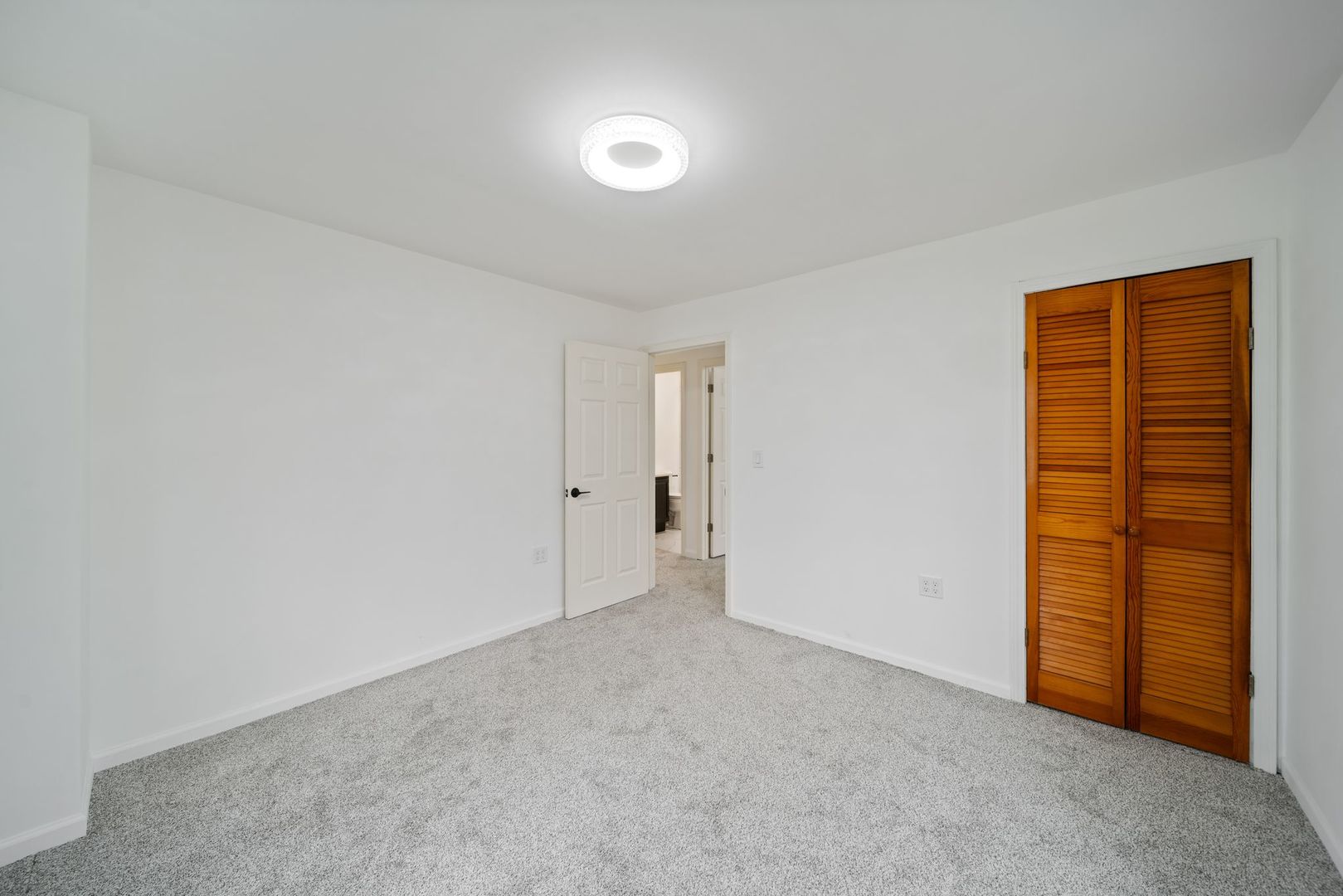 28w686 Townline Road, Warrenville, IL 60555