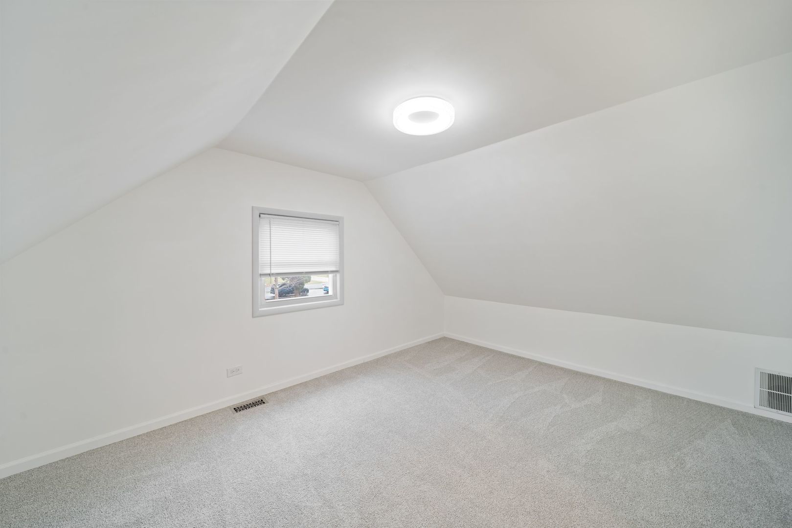 28w686 Townline Road, Warrenville, IL 60555