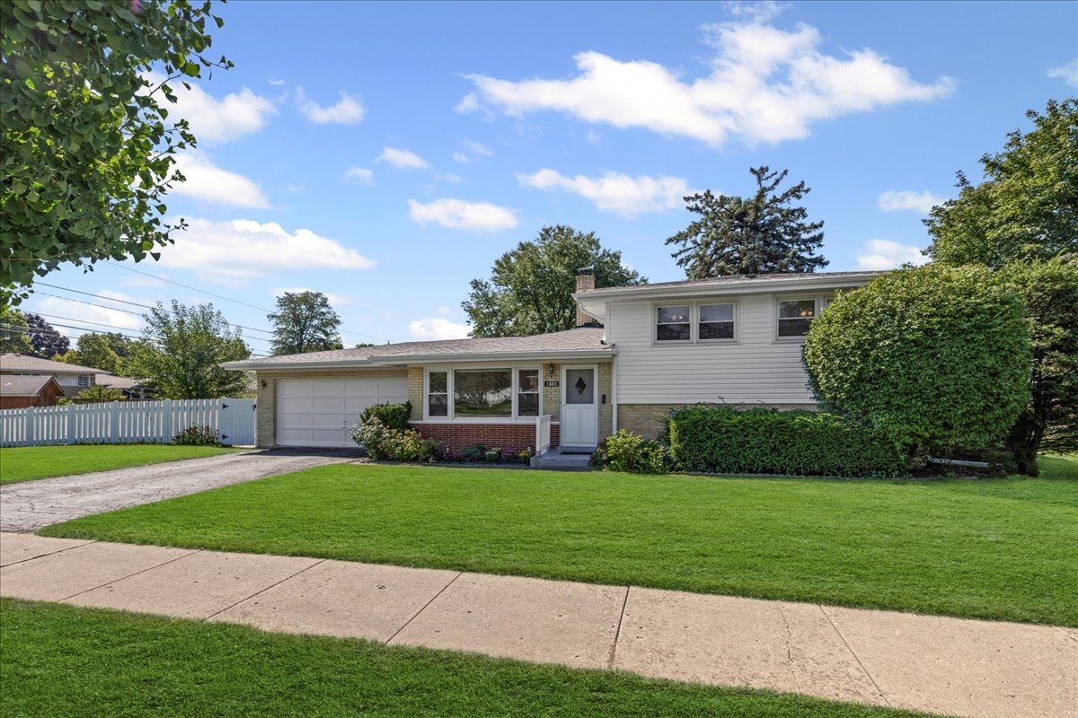 1605 E Frederick Street, Arlington Heights, IL 60004