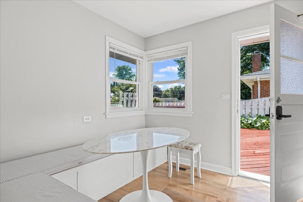 1605 E Frederick Street, Arlington Heights, IL 60004