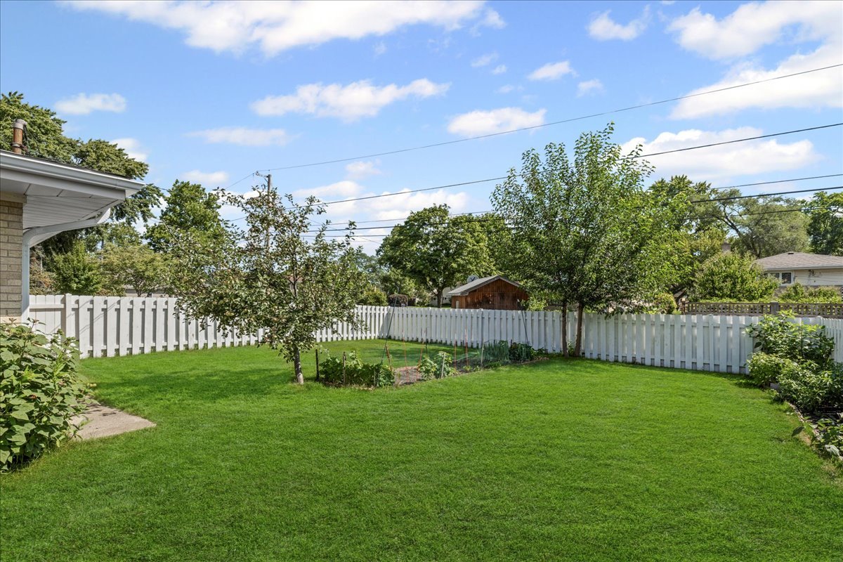 1605 E Frederick Street, Arlington Heights, IL 60004