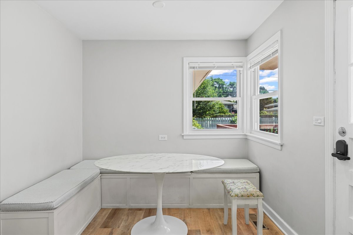 1605 E Frederick Street, Arlington Heights, IL 60004