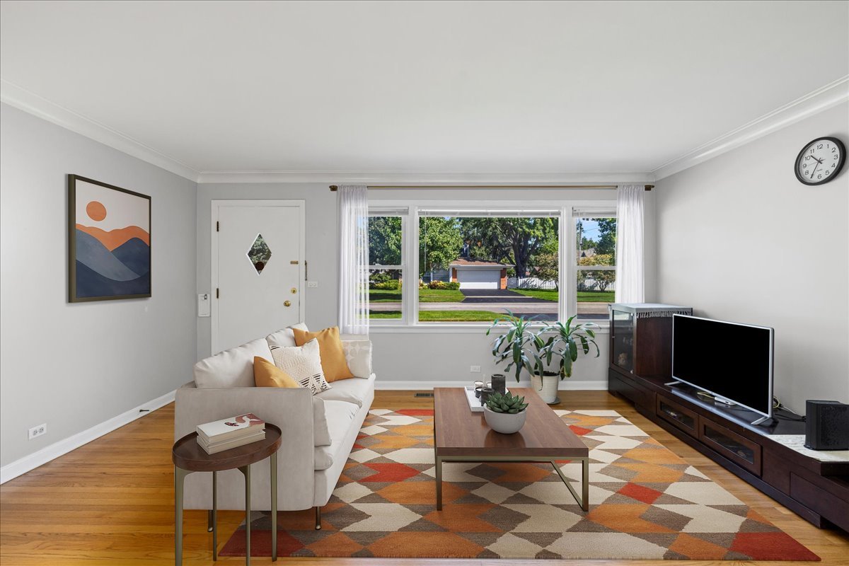 1605 E Frederick Street, Arlington Heights, IL 60004