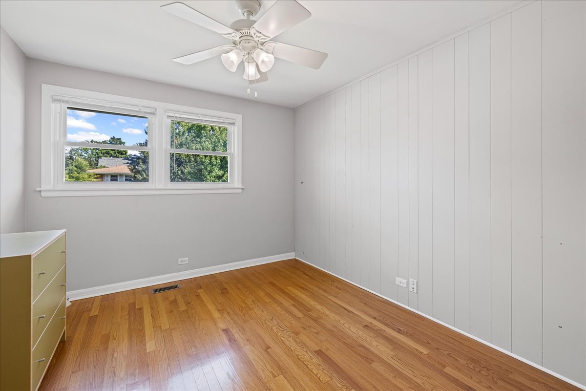 1605 E Frederick Street, Arlington Heights, IL 60004