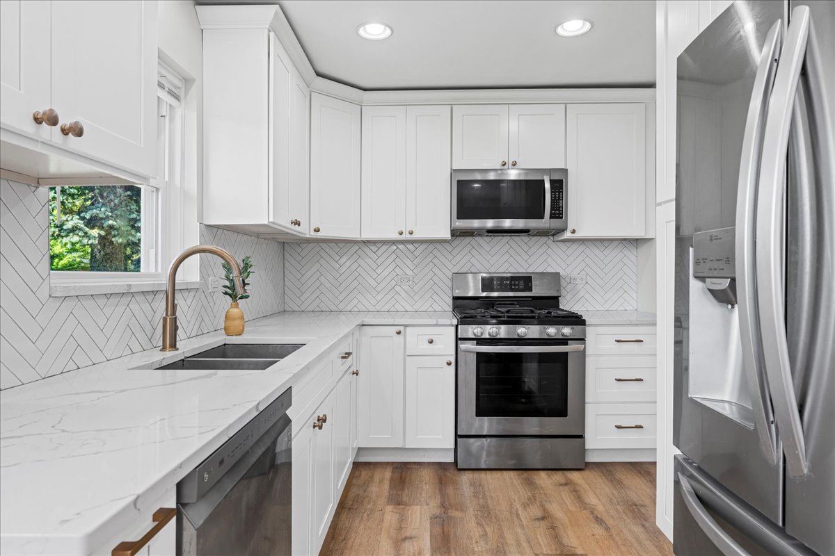 1605 E Frederick Street, Arlington Heights, IL 60004