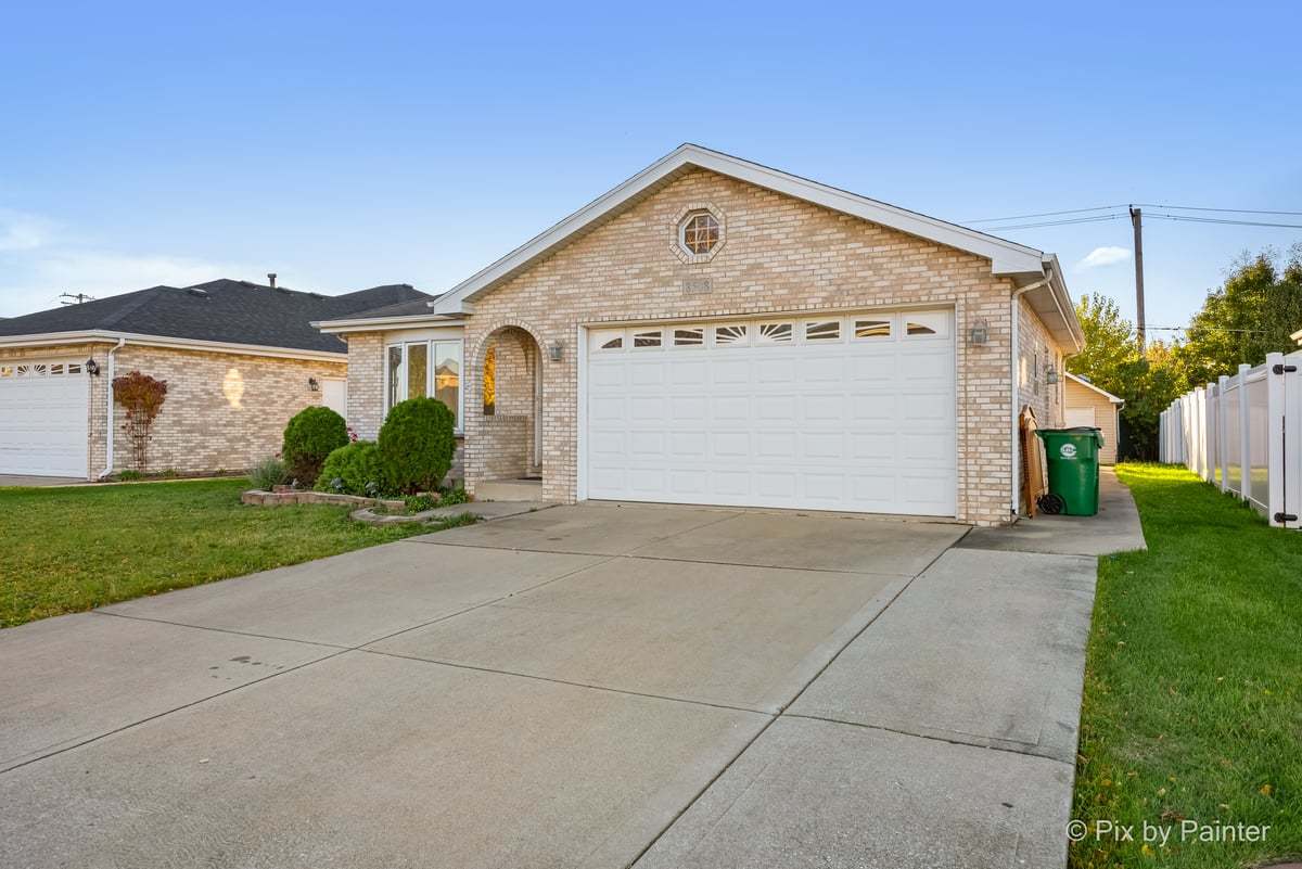 8508 S Oketo Avenue, Bridgeview, IL 60455
