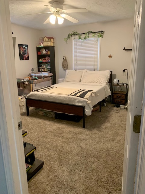 1526 N Hershey Road, Bloomington, IL 61704