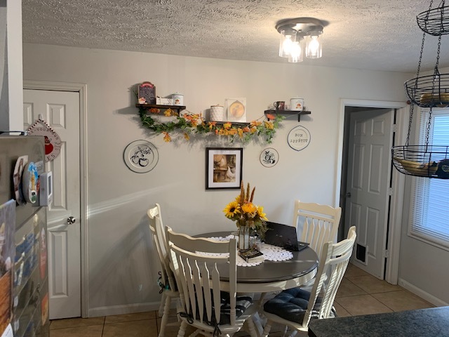 1526 N Hershey Road, Bloomington, IL 61704