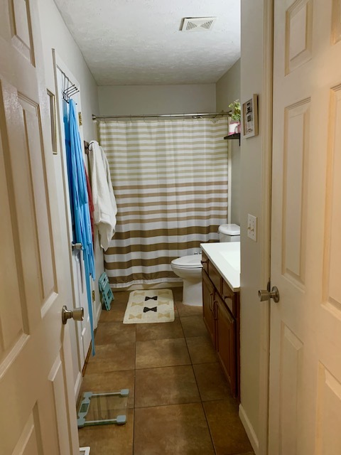 1526 N Hershey Road, Bloomington, IL 61704