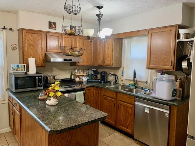 1526 N Hershey Road, Bloomington, IL 61704