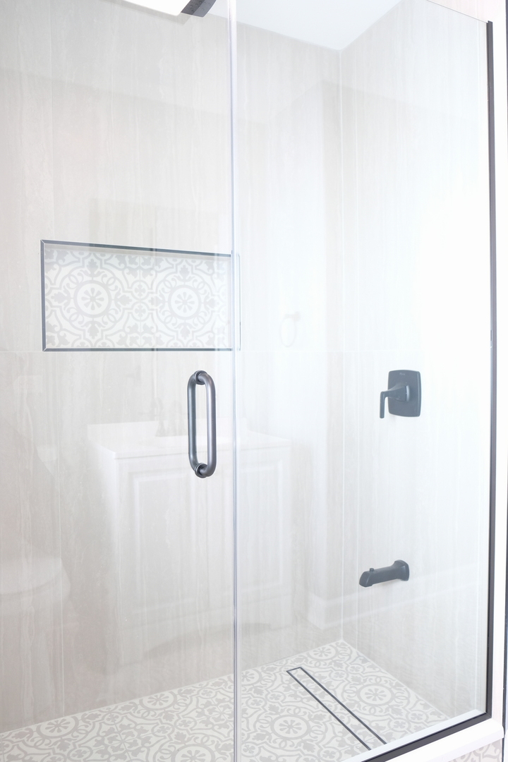 407 N 2nd Avenue, Maywood, IL 60153