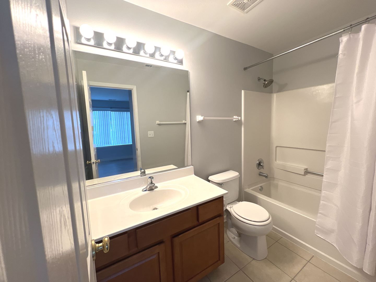 669 S Rosehall Lane #669, Round Lake, IL 60073