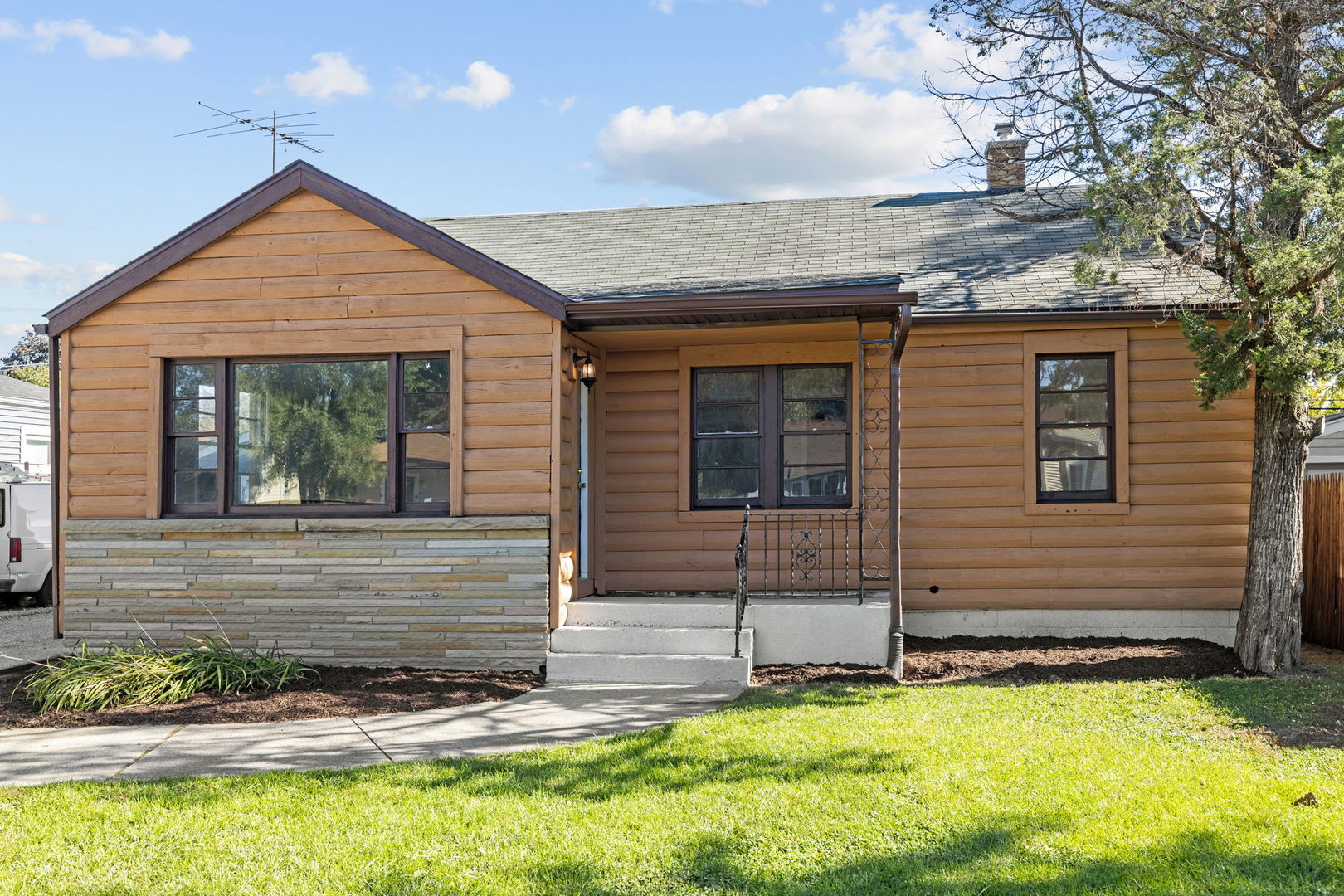 1222 Gates Street, Aurora, IL 60505