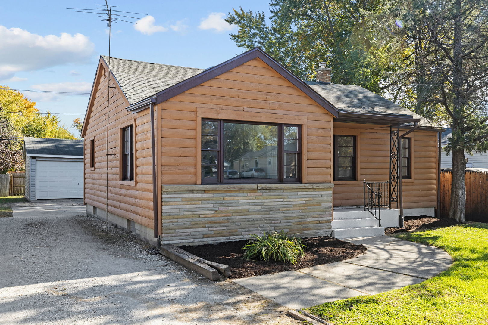 1222 Gates Street, Aurora, IL 60505