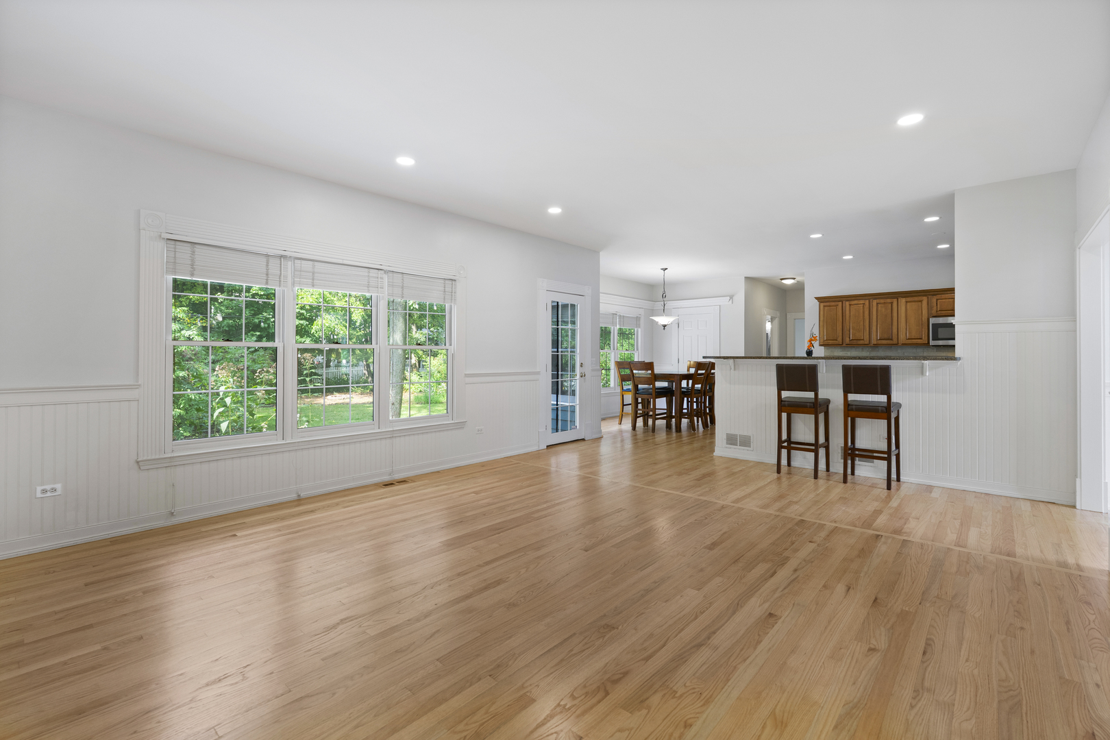 662 Waterbury Avenue, Gurnee, IL 60031